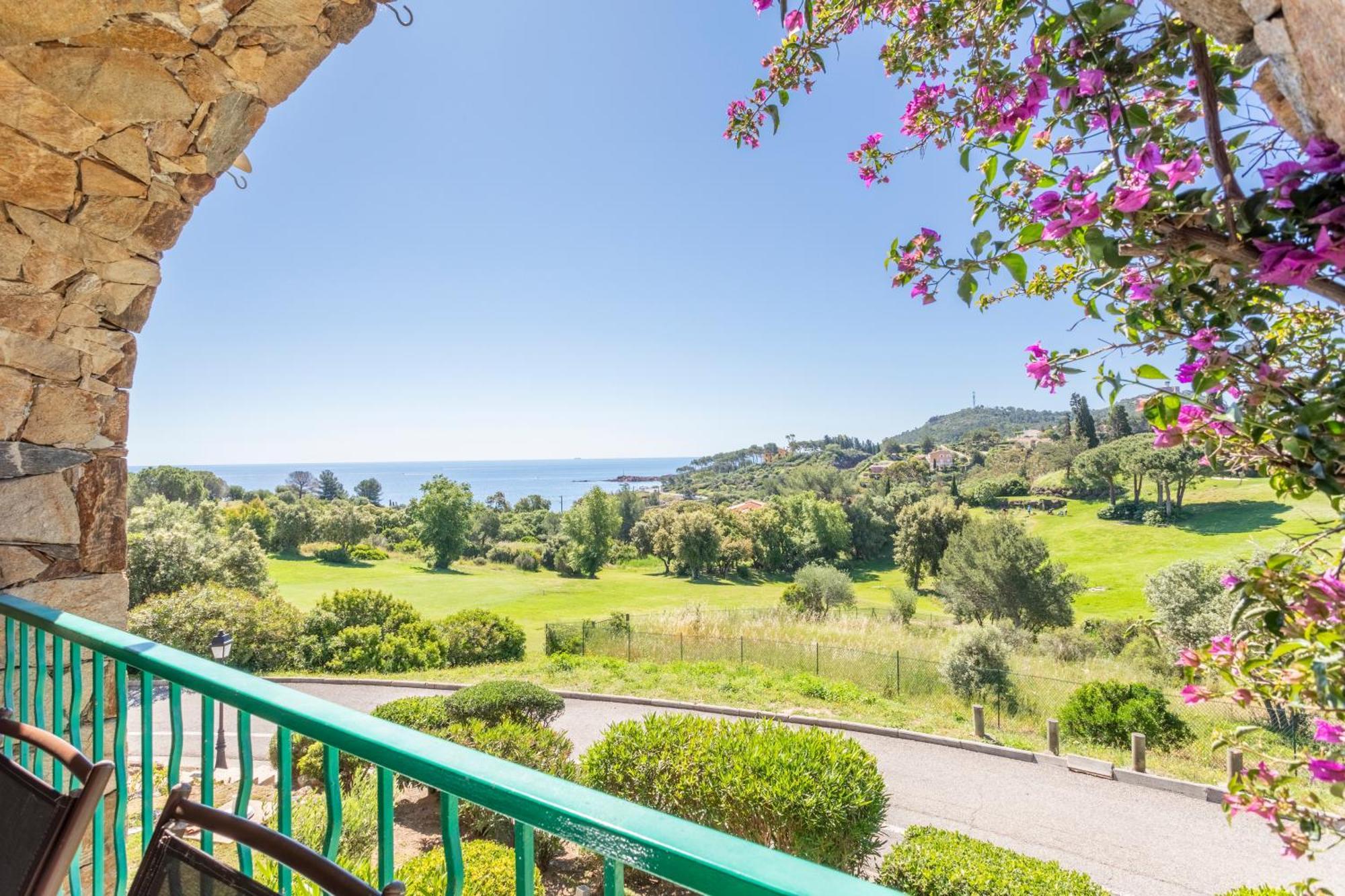 Village Pierre & Vacances Cap Esterel - Saint Raphael Village Esterno foto